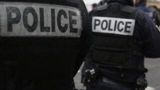 Un Homme Armé de Couteaux Abattu Après Avoir Attaqué la Police à Seine-Saint-Denis