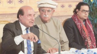 PTI Affirme que les Lettres à l'Armée Sont «Comprises» Malgré les Démentis