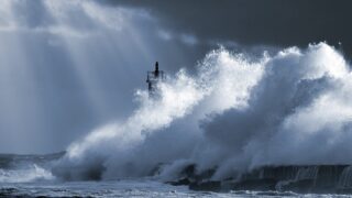 Vents Violents Attendus en France de l'Ouest Avec l'Approche d'une Tempête