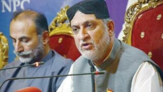 Akhtar Mengal remet en question la crédibilité du processus électoral et démissionne de l'Assemblée nationale