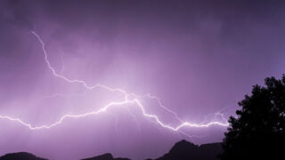 Des Tempêtes Mortelles Balayent la France, Des Milliers d'Éclairs Enregistrés