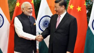 Xi et Modi mènent des discussions bilatérales en Chine lors du sommet de l'OCS