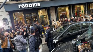 Femen : arrestation de deux activistes après une perturbation cinglante à la dédicace de Sarkozy