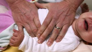 Bronchiolite : 16 nourrissons transférés hors d'Île-de-France, l'ARS précise les raisons