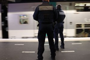 Sécurité dans les transports : la police ferroviaire va expérimenter les pistolets Taser