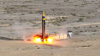 L'Iran dévoile le missile Khorramshahr 4, capable d'atteindre Mach 16 et Israël en 12 minutes