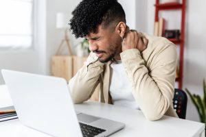 Posture du "Crevette de Bureau" : Les Dangers pour Votre Santé et Comment Y Remédier