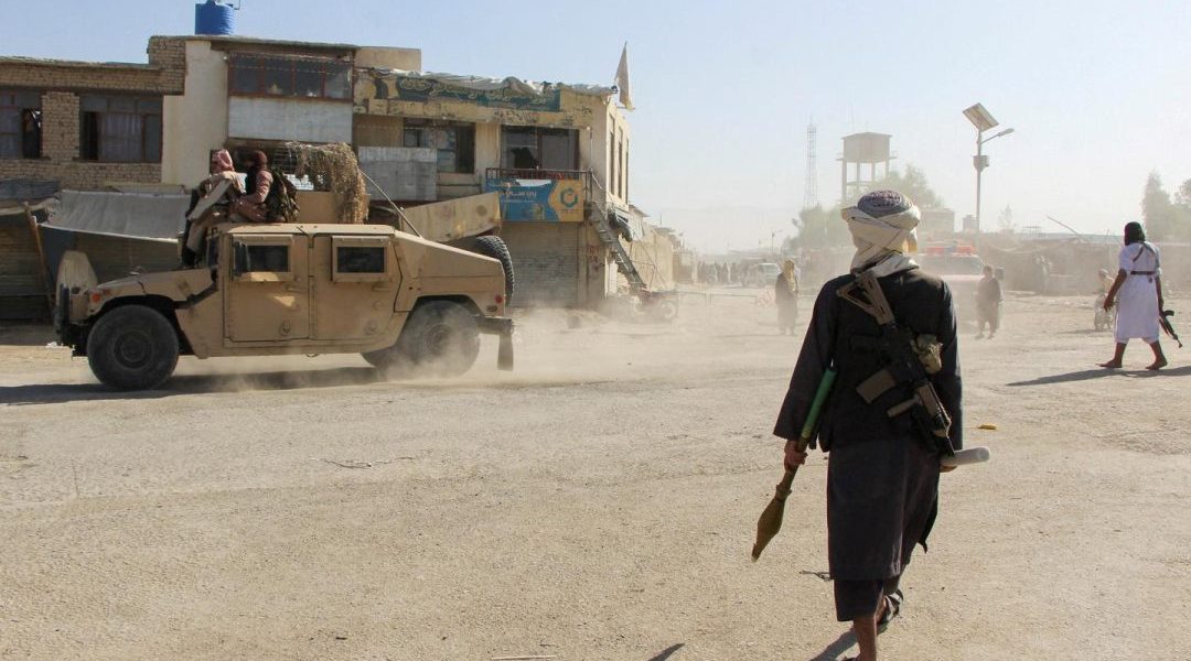 Pakistan mène des frappes aériennes en Afghanistan : des dizaines de morts signalées