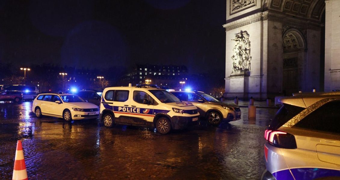 Attaque au couteau contre un gendarme à l'Arc de Triomphe déjouée, l'assaillant abattu