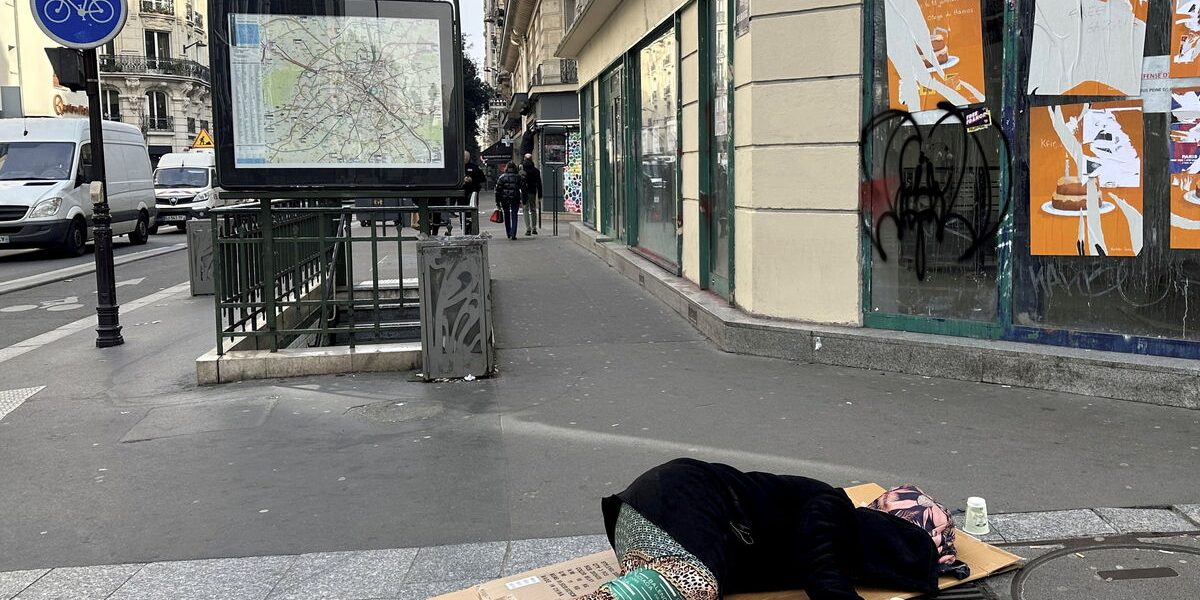 Paris : une hausse de 10% des sans-abri révèle une crise sociale qui s'aggrave