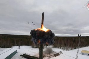 La Russie ouvre la porte à des négociations nucléaires, sous condition que la France et le Royaume-Uni y participent