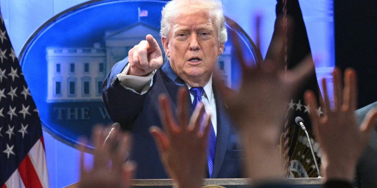 Un imitateur de Trump utilise son ancien pseudonyme "John Barron" dans un appel en direct sur C-SPAN