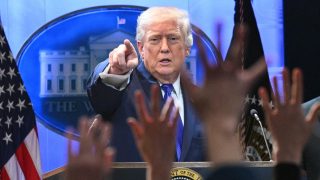 Un imitateur de Trump utilise son ancien pseudonyme "John Barron" dans un appel en direct sur C-SPAN