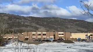 Fusillade dans une école en Colombie-Britannique : 10 morts et 27 blessés à Tumbler Ridge