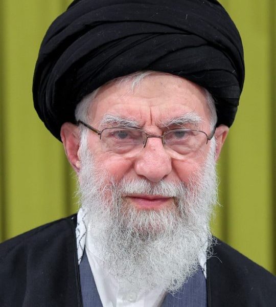 Iran : le Guide suprême Ali Khamenei tué dans une frappe aérienne américano-israélienne en 2026
