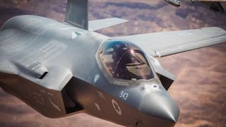 Un F-35 américain touché par des tirs présumés iraniens au Moyen-Orient, atterrissage d'urgence