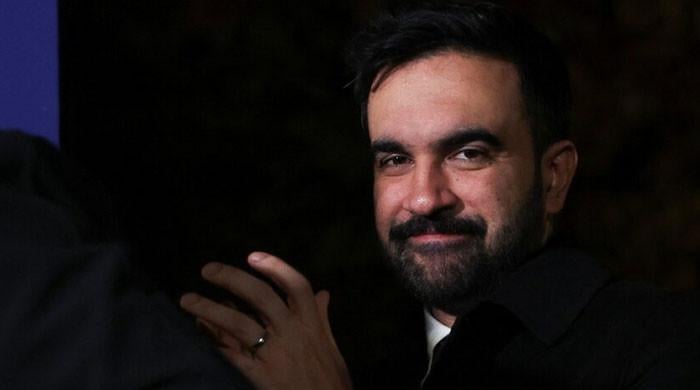 Incident aux abords de Gracie Mansion : un homme lance des engins fumigènes lors d'une manifestation à New York