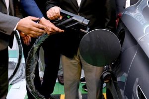 L'industrie pétrolière du Pakistan s'oppose à l'obligation des bornes de recharge pour véhicules électriques
