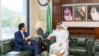 Crise du détroit d'Hormuz : Le Pakistan sécurise une route pétrolière via l'Arabie saoudite