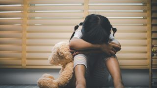 Abus en centre de loisirs à Paris : le calvaire d'une famille et le silence des institutions