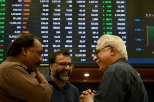 Bourse pakistanaise : le PSX explose de 6,6% après la chute des prix du pétrole