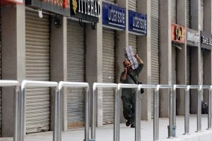 Crise pétrolière : Le Sindh envisage un confinement ciblé pour économiser du carburant