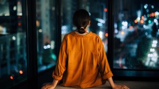 La Nuit Nous Appartient-Elle ? Le Rapport Complexe des Femmes à l'Obscurité