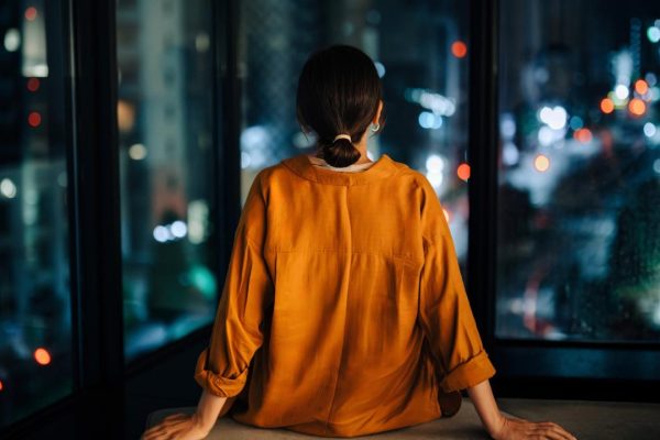 La Nuit Nous Appartient-Elle ? Le Rapport Complexe des Femmes à l&rsquo;Obscurité