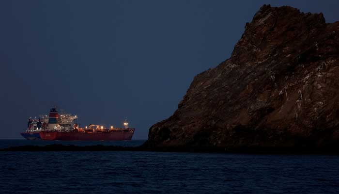 Blocus Maritime des États-Unis sur l'Iran : Téhéran Promet des Représailles et le Pétrole Flambe