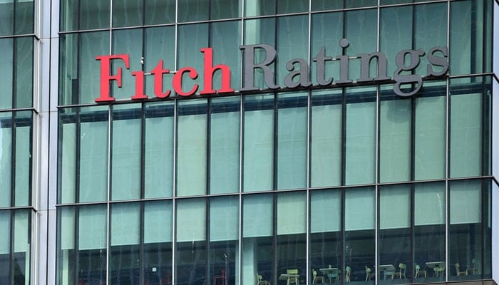 Fitch Ratings maintient la note 'B-' du Pakistan avec perspective stable : progrès fiscaux et risques géopolitiques