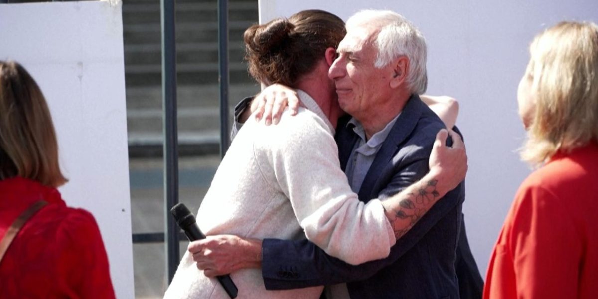 Cécile Kohler et Jacques Paris retirent leurs portraits à l'Assemblée : un symbole fort après 4 ans de captivité en Iran