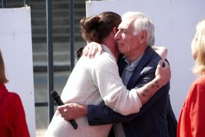 Cécile Kohler et Jacques Paris retirent leurs portraits à l'Assemblée : un symbole fort après 4 ans de captivité en Iran