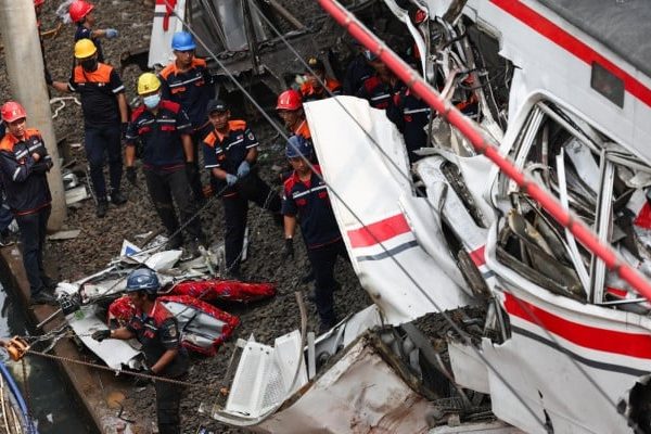 Catastrophe ferroviaire en Indonésie : 14 morts et 84 blessés dans une collision près de Jakarta