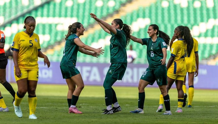 L'équipe féminine du Pakistan de football écrit l'histoire avec une victoire record 8-0 en FIFA Series