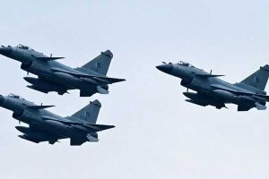 Pakistan déploie des chasseurs J-10C pour escorter une délégation iranienne face aux craintes israéliennes