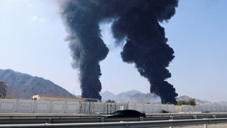 Trois Pakistanais Blessés à Khor Fakkan : Incident au Port des Émirats, le Premier Ministre Appelle à la Retenue
