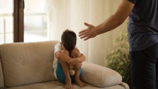 Violences Éducatives Ordinaires : 83% des parents français admettent des violences verbales envers leurs enfants