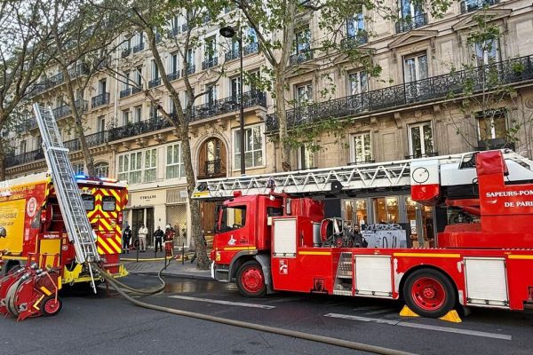 Incendie à Paris : 50 pompiers mobilisés pour un feu de 200 m² dans le 3e arrondissement