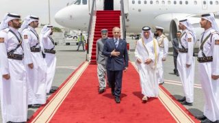 Le Premier ministre Shehbaz Sharif à Doha pour des pourparlers cruciaux avec l'Émir du Qatar