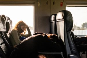 Voyage en train : pourquoi le trajet est le véritable début de vos vacances