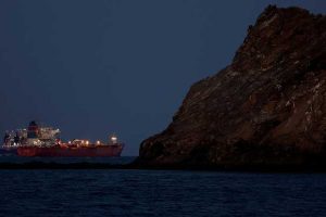 Blocus Maritime des États-Unis sur l'Iran : Téhéran Promet des Représailles et le Pétrole Flambe