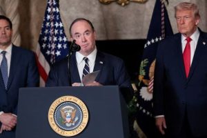 Le secrétaire à la Marine John Phelan limogé : nouveau séisme au Pentagone