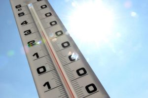 Vague de chaleur historique en mai : 18 départements français en alerte jaune
