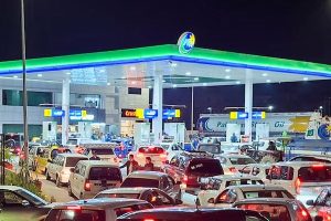 Pakistan réduit le prix de l'essence et du diesel de 5 roupies : une bouffée d'air frais pour les consommateurs
