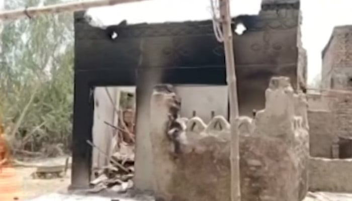 Plus de 100 maisons incendiées au Pakistan : un mariage d’amour déclenche une vengeance tribale