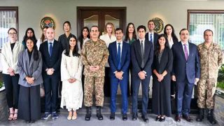 Le chef de l’armée pakistanaise rencontre des étudiants de Harvard au Pakistan