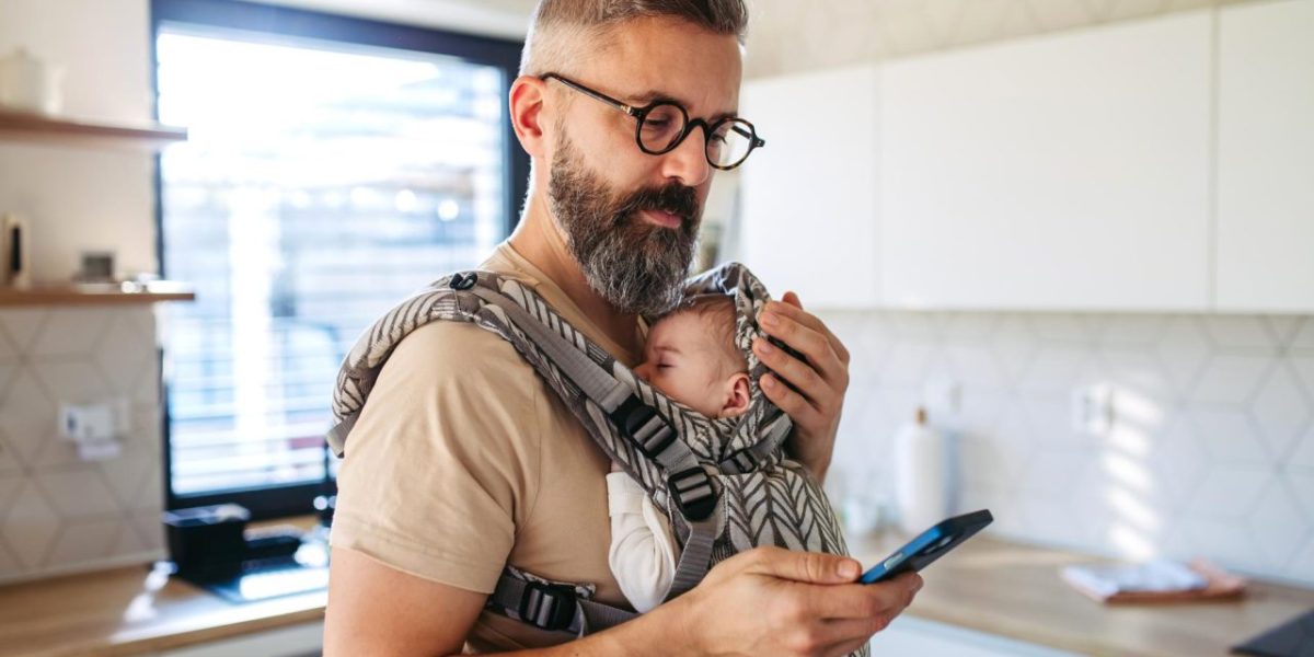 Congé de naissance en France : Retards de paiement et confusion, le nouveau dispositif fait polémique