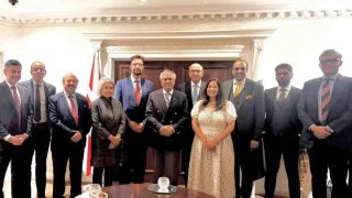 Le vice-Premier ministre pakistanais Dar rencontre des députés britanniques à Londres