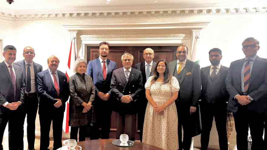 Le vice-Premier ministre pakistanais Dar rencontre des députés britanniques à Londres