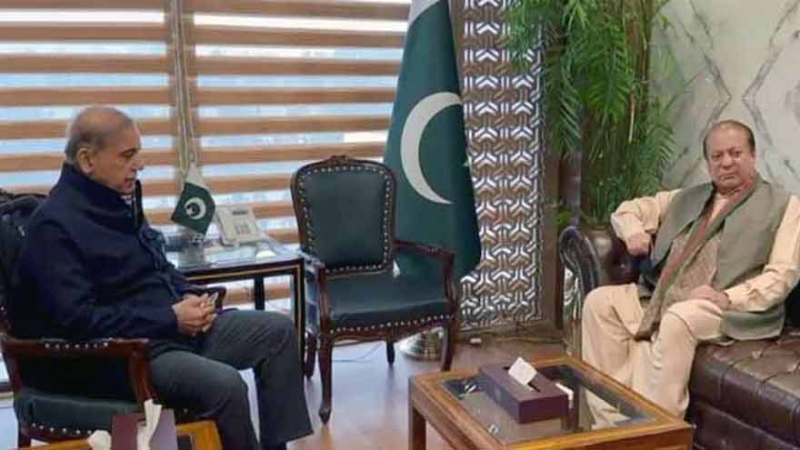 Les frères Sharif discutent du transfert d’Imran Khan vers un hôpital